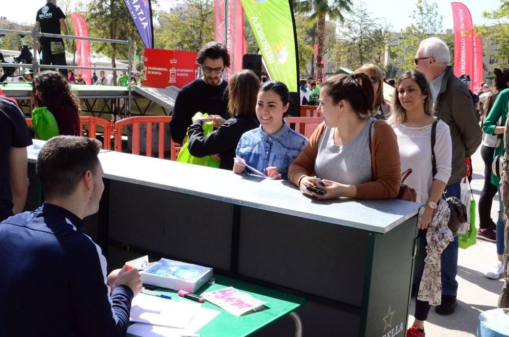 Entrega de dorsales de la III Carrera de la Mujer