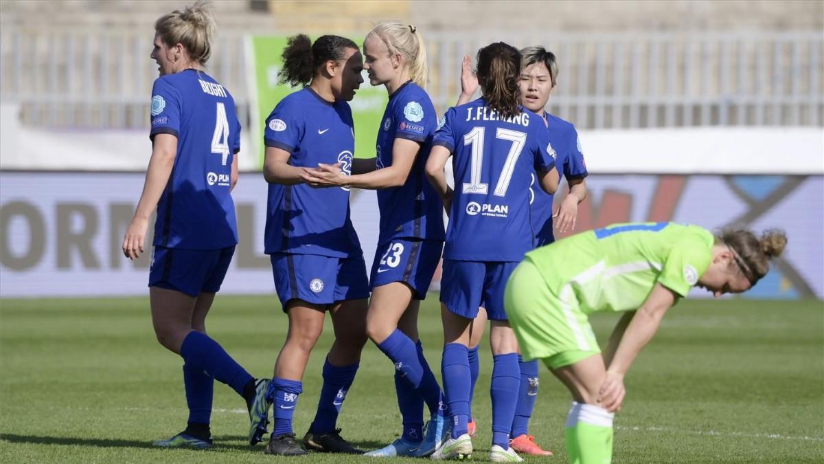 Las jugadoras del Chelsea celebran el pase a semifinales