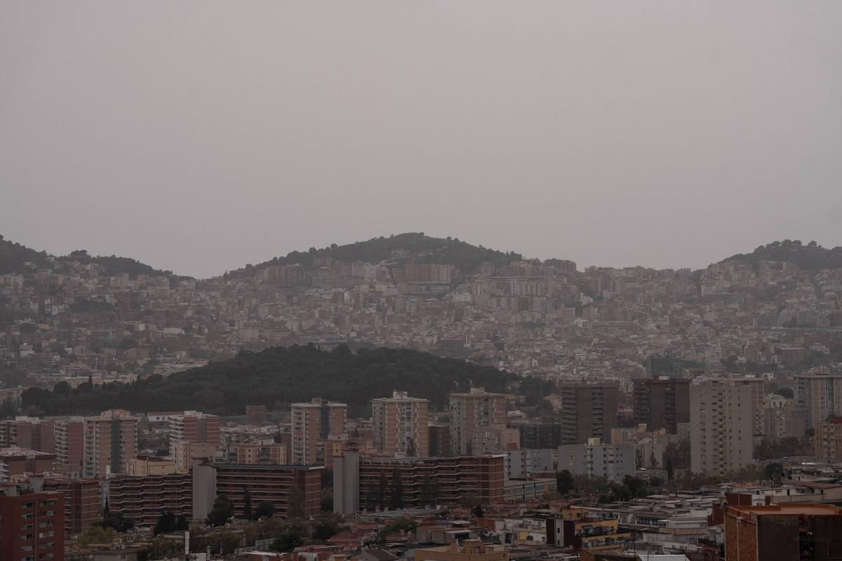 La calitja, la pols en suspensió procedent del nord d'Àfrica, arriba a Barcelona