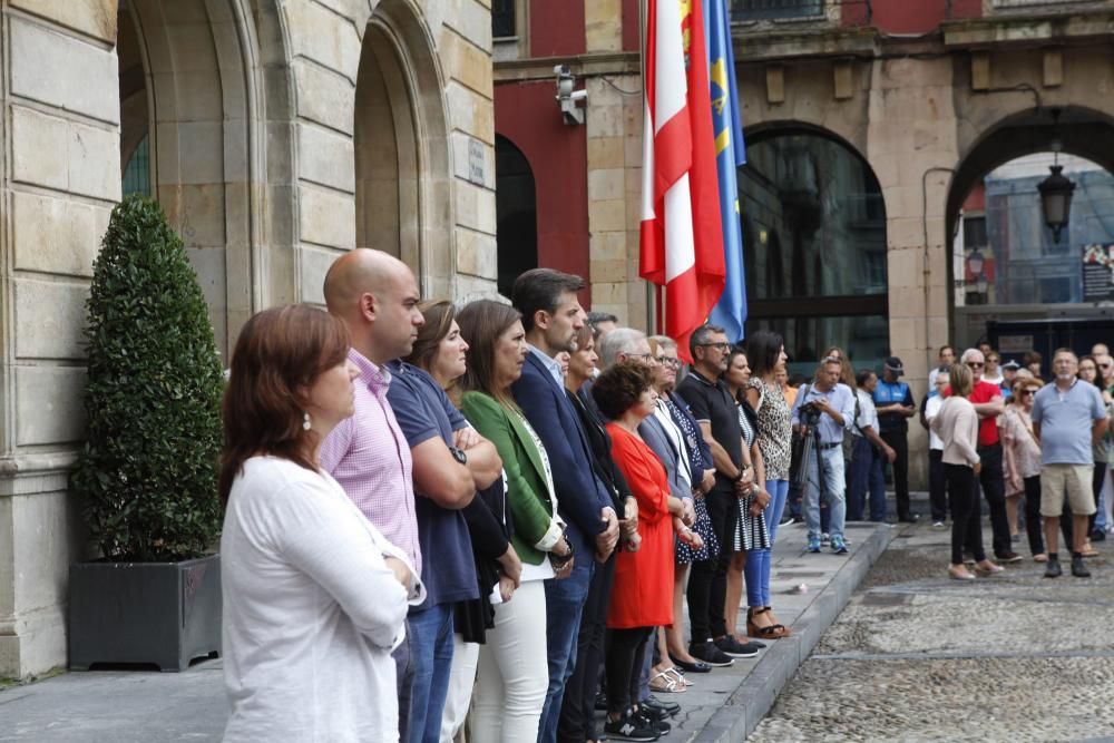 Minuto de silencio en Gijón