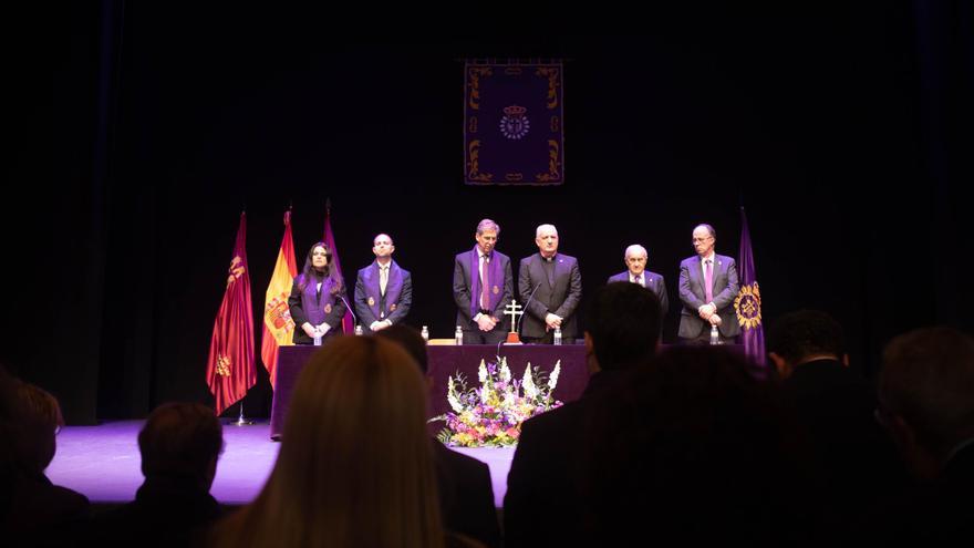 Los marrajos celebran su Cabildo de Jueves Santo entre yemas y reconocimientos