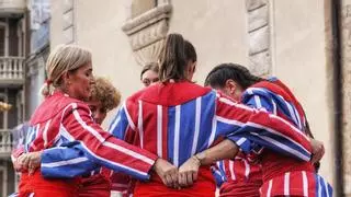 La Muixeranga de Algemesí alza la primera alta de 5 pisos compuesta solo por mujeres
