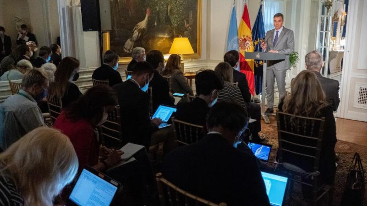 El presidente del Gobierno, Pedro Sánchez, durante su rueda de prensa en la residencia del embajador de España ante la ONU, en el Upper East Side de Nueva York, este 22 de septiembre de 2021.