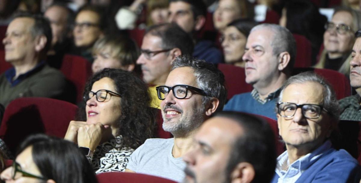 Parte del público que llenó anoche el Teatro Salesianos, en Vigo. | Pablo H. Gamarra