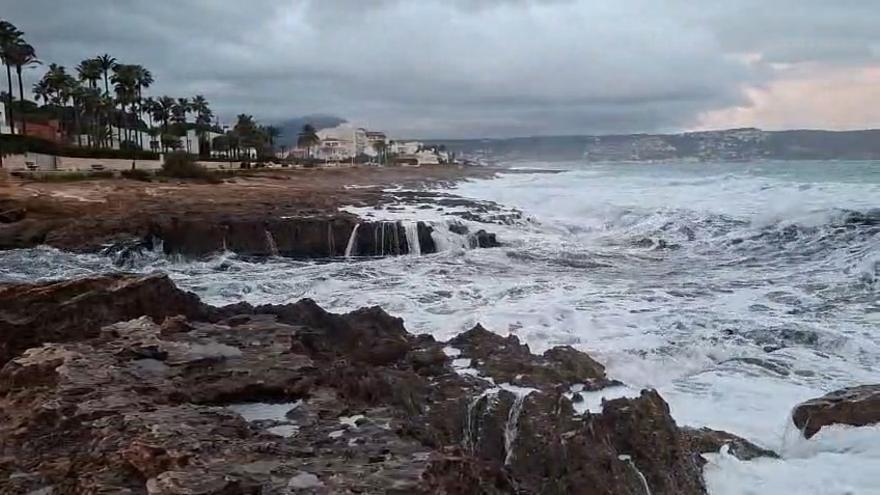 Nochebuena y mala mar: así brama el temporal en Xàbia
