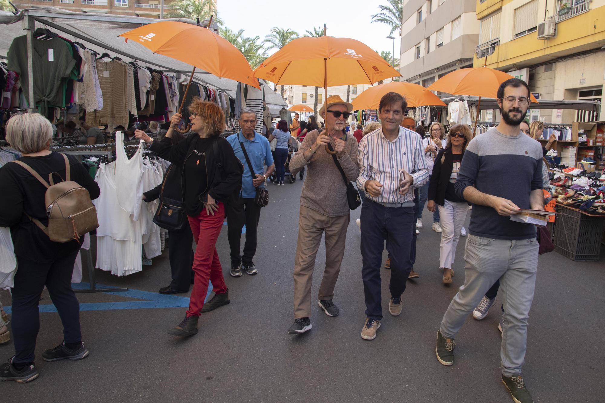 Los Partidos buscan el voto en el mercado de Alzira