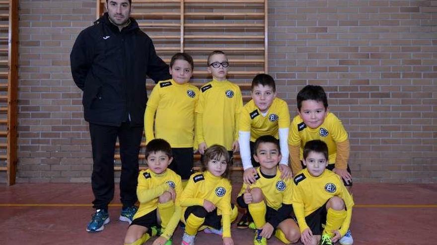 Equipo prebenjamín de ED Poio. // G. Santos