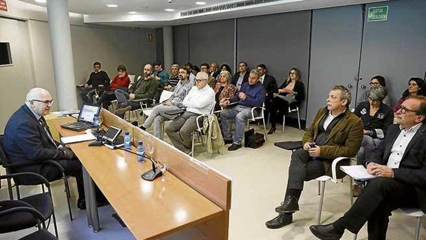 Momento de la conferencia de Domingo García, ayer.