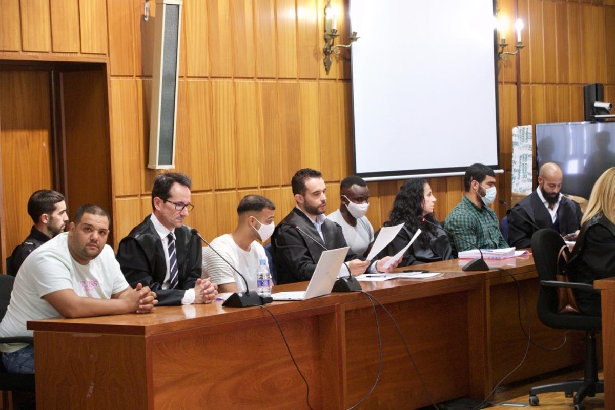 Vista del banquillo de los acusados del crimen de Yéchar, en la primera sesión del juicio con jurado en Murcia.