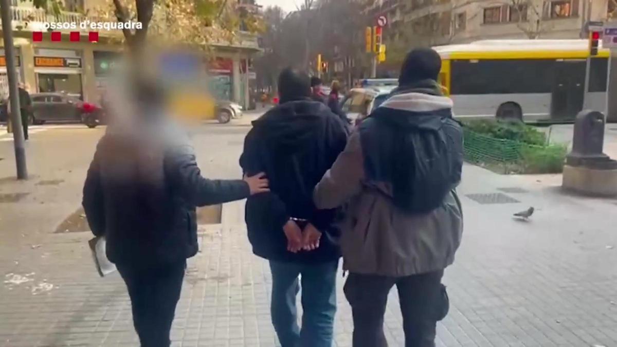 Detenido un hombre en Barcelona por cuatro robos violentos en farmacias