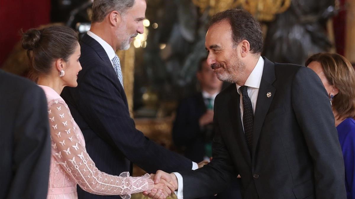 El juez del Supremo Manuel Marchena saluda a los Reyes, en la recepción en el Palacio Real,