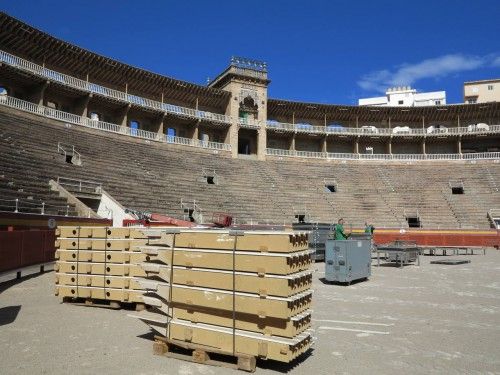 "Wetten, dass...": Aufbauarbeiten in der Stierkampfarena