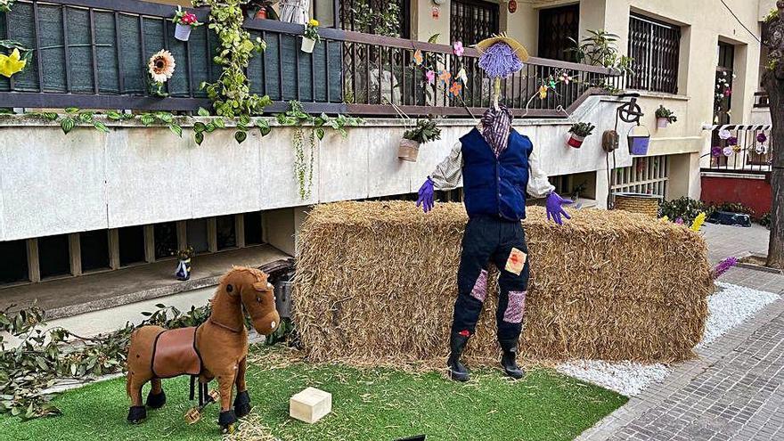 Una de les decoracions del «Carrers en Flor» d&#039;Hostalric.