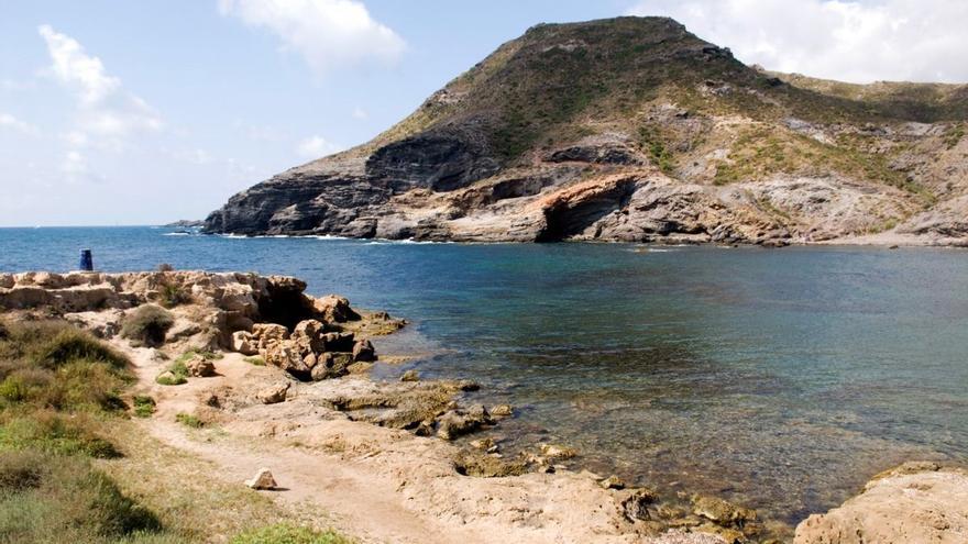 Abre de nuevo al baño la playa de Cala Reona, en Cartagena