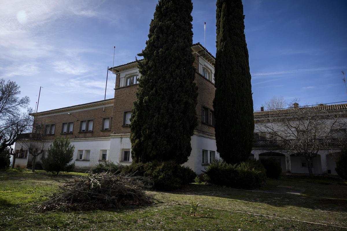 En imágenes | Así está la abandonada escuela de aviación del Aeropuerto de Huesca