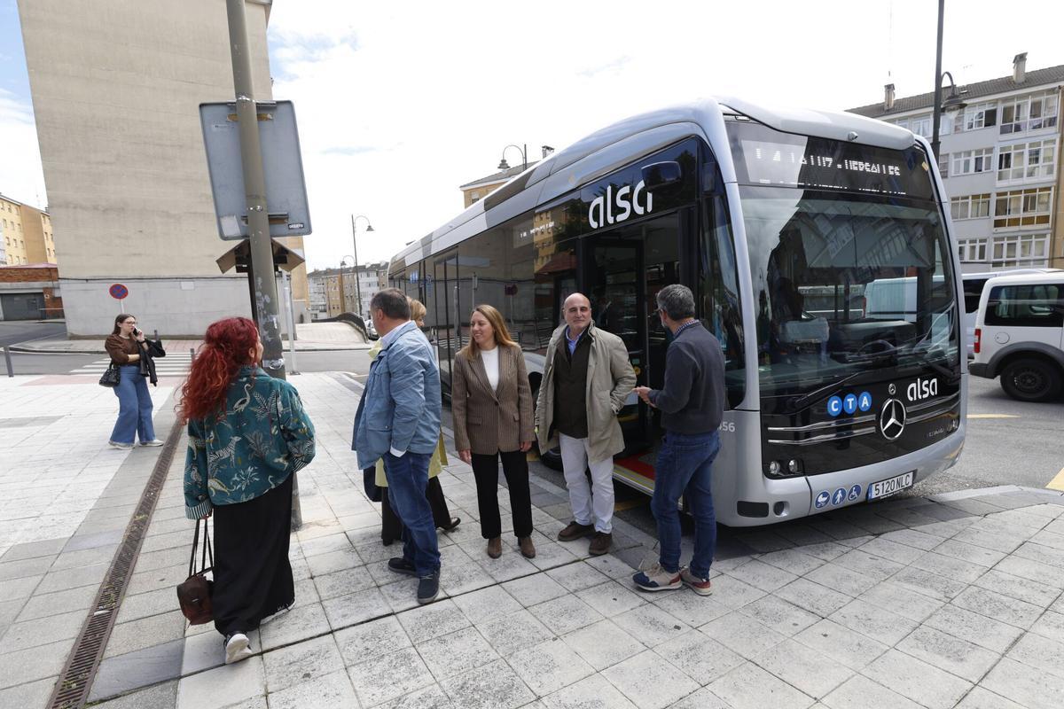 En imágenes: El primer bus eléctrico del Consorcio de Transportes se estrena en Avilés