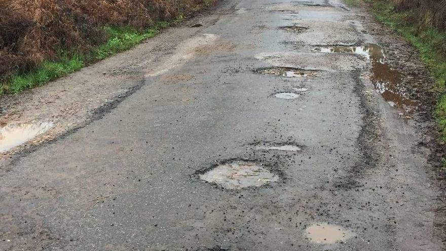 Estado de la pista que comunica el núcleo de Alperiz con el rodeirense de Pedroso.