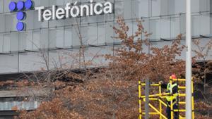 Vista de la sede de Telefónica, a 28 de noviembre de 2023, en Madrid (España).