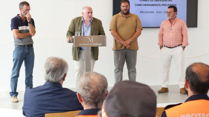 La Diputación de Málaga entrega planes de emergencia a cinco pueblos
