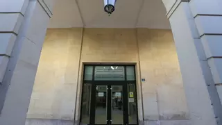 Aplazan un juicio a un acusado de grabar a menores en la Marina Alta tras alegar que sufre alzhéimer