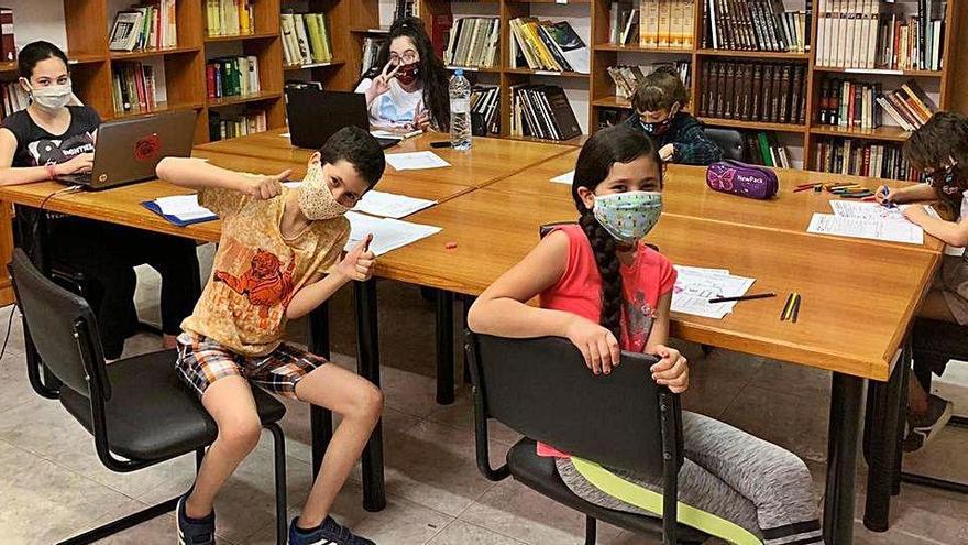 Les biblioteques veïnals de Manresa ofereixen suport escolar