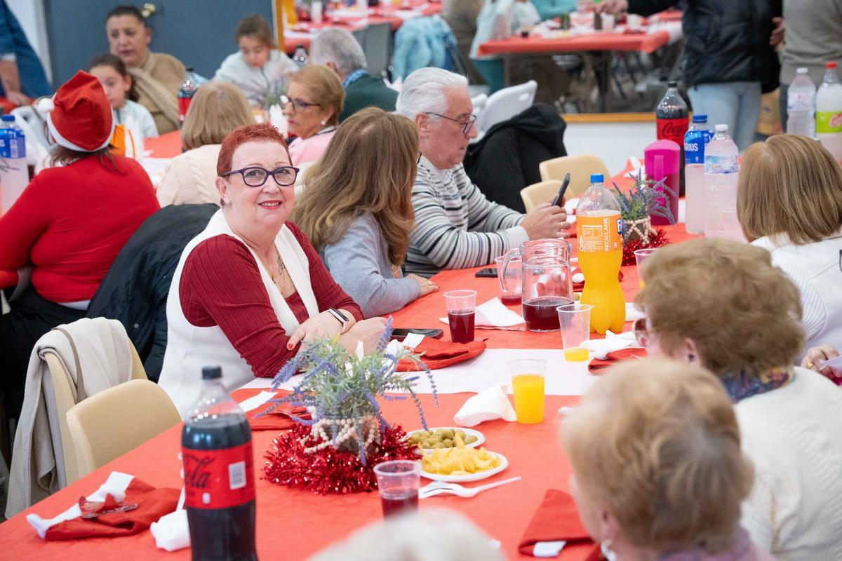 Los vecinos se van de comida de Navidad.