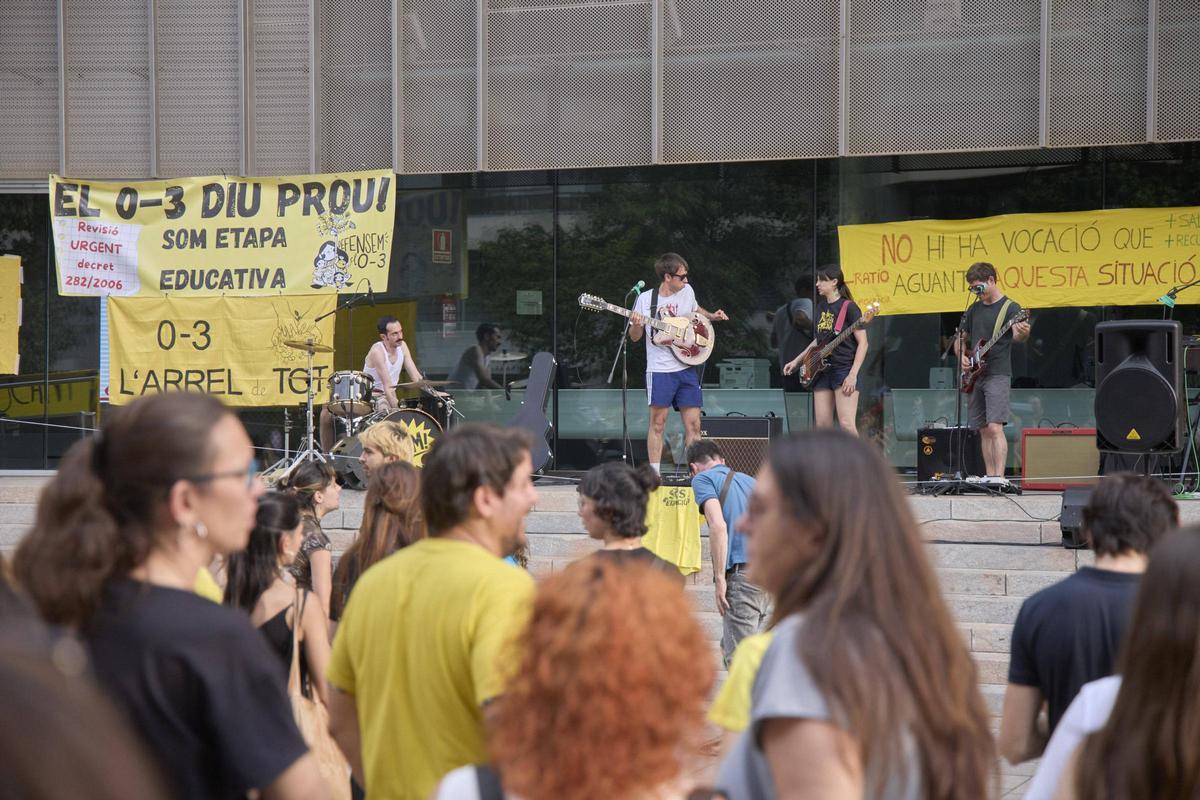 Les imatges de la protesta dels docents gironins contra el preacord d'Educació Les imatges de la protesta dels docents gironins contra el preacord d'Educació