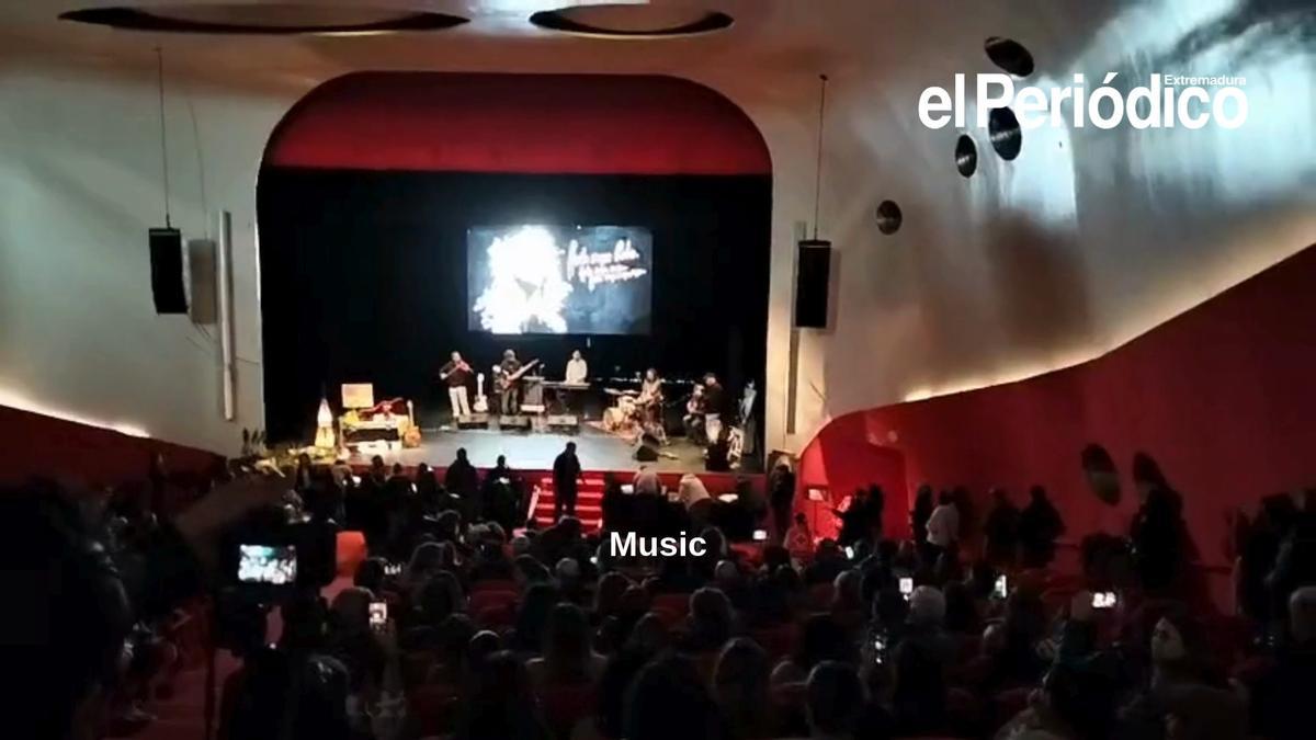 Lágrimas, colas kilométricas, Los Robe y Manolo Chinato en directo, en el adiós al músico en Plasencia