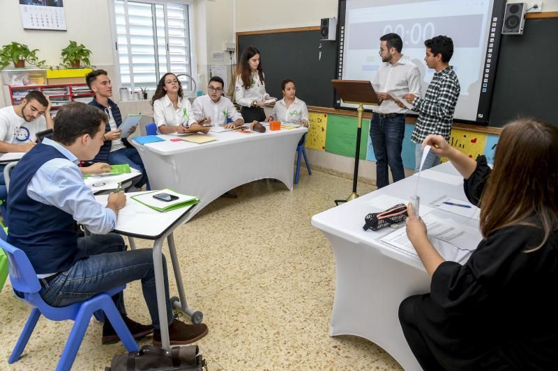 07-02-19 LAS PALMAS DE GRAN CANARIA. COLEGIO LAS TERESIANAS. LAS PALMAS DE GRAN CANARIA.  Liga de Debates de Alumnos en el Colegio Las Teresianas.    Fotos: Juan Castro.  | 07/02/2020 | Fotógrafo: Juan Carlos Castro