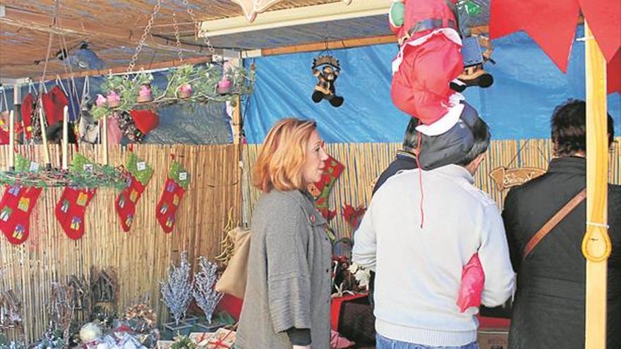 El X Mercadillo Navideño engalana Orpesa con 64 puestos variados