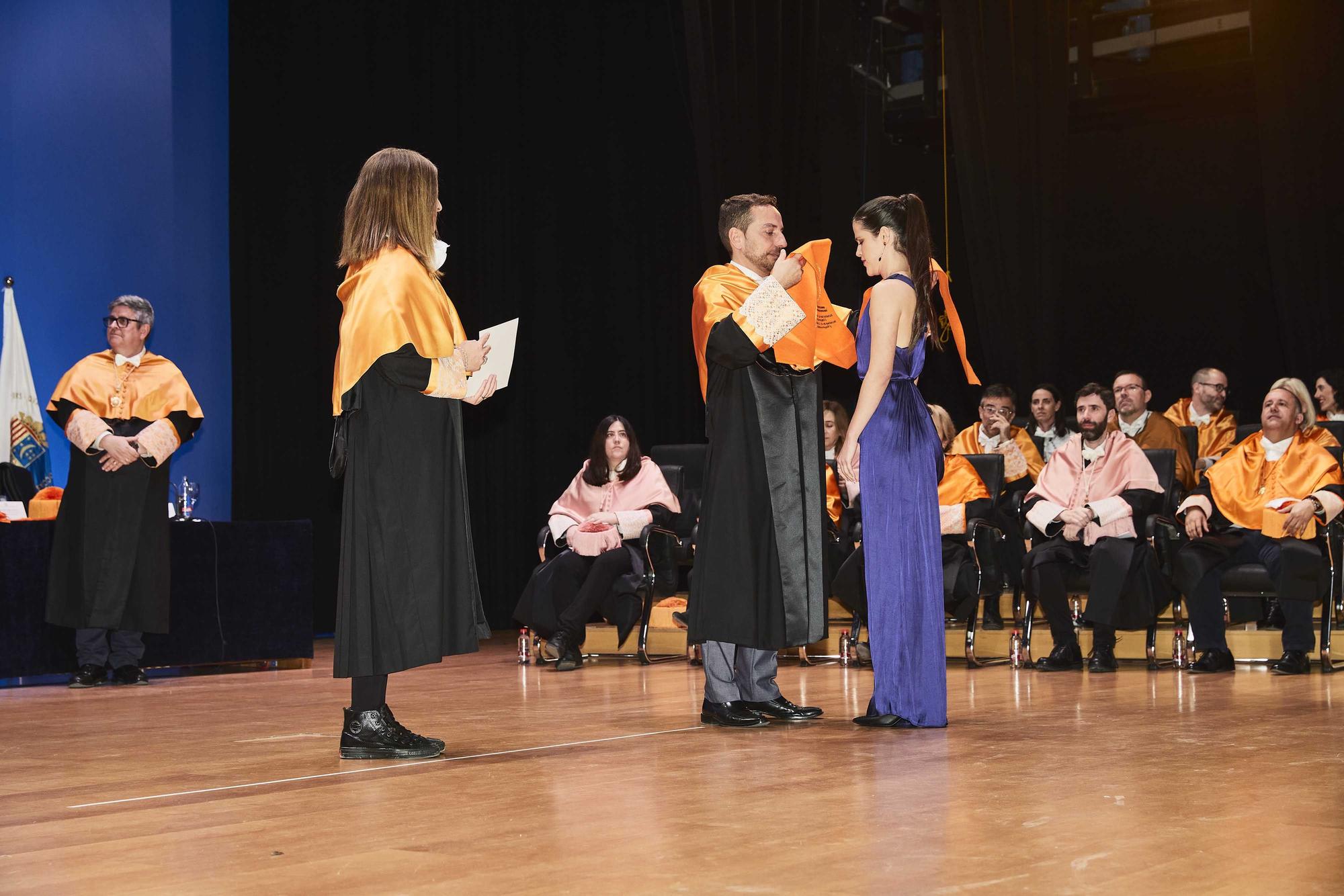 Acto de Graduación de los estudiantes que han finalizado sus estudios en en Publicidad y Relaciones Públicas, Trabajo Social y los másteres universitarios en Comunicación Digital y Comunicación e Industrias Creativas en la Universidad de Alicante.