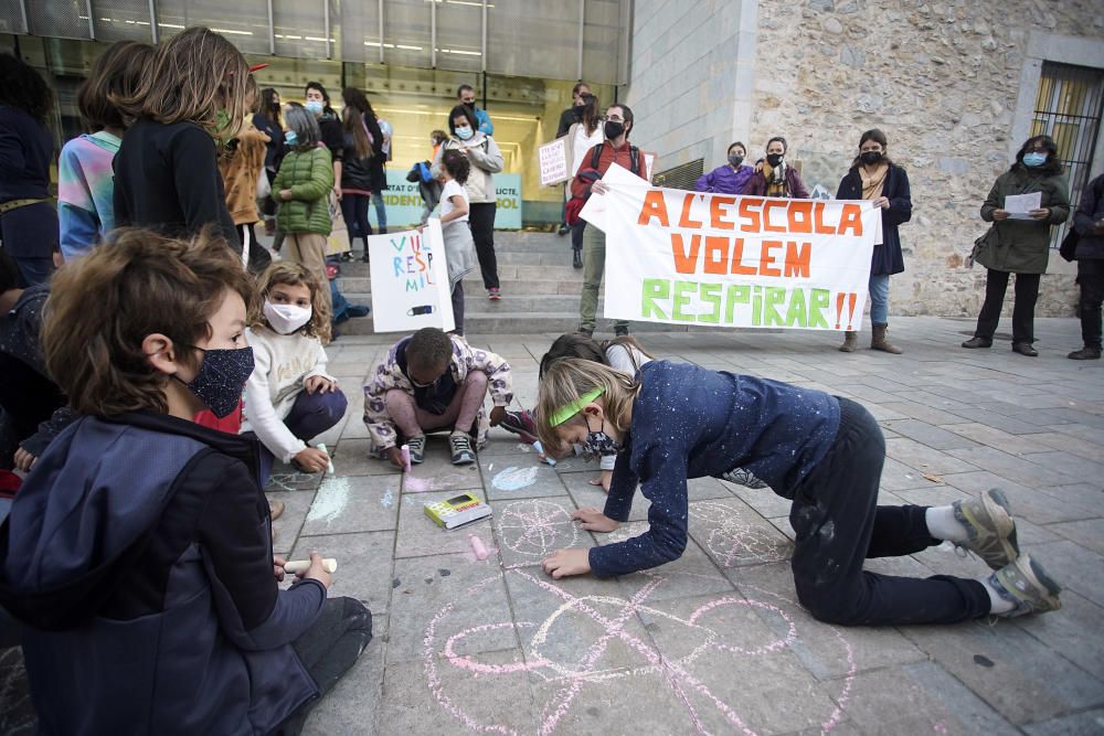 Restauradors i autònoms gironins protesten a la plaça del Vi