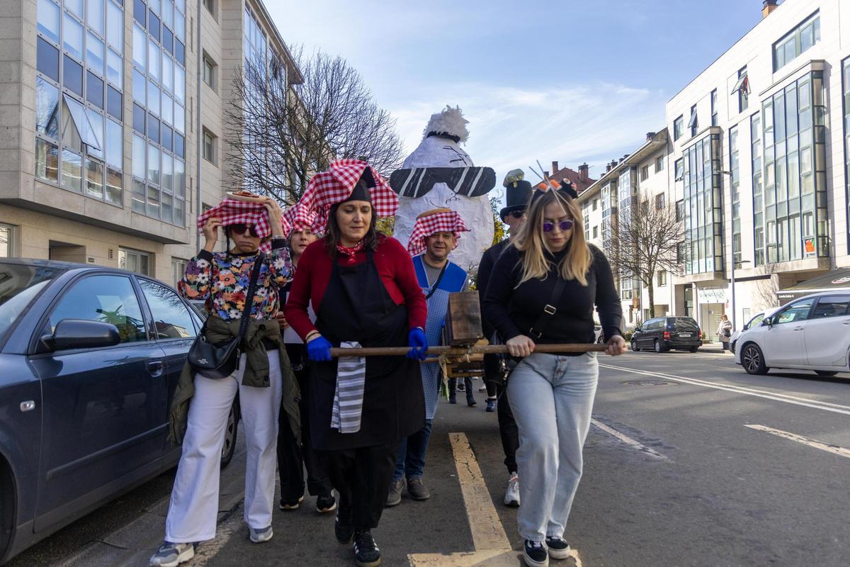 Cientos de personas se dan cita en Conxo para celebrar el Entroido