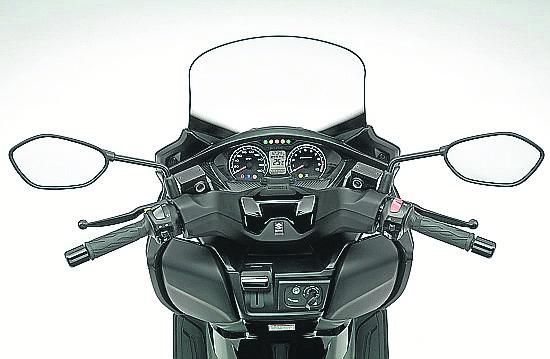 Nueva Suzuki Burgman 400 ABS, equilibrio en maxi-scooter