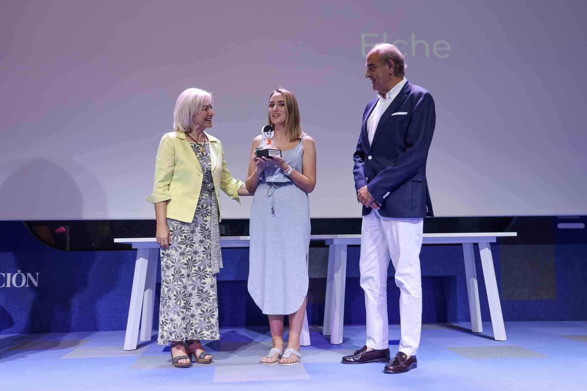 Entrega de premios del concurso infantil de relatos cortos "Cuéntame un cuento para comer" en el Club INFORMACIÓN organizado por COES
