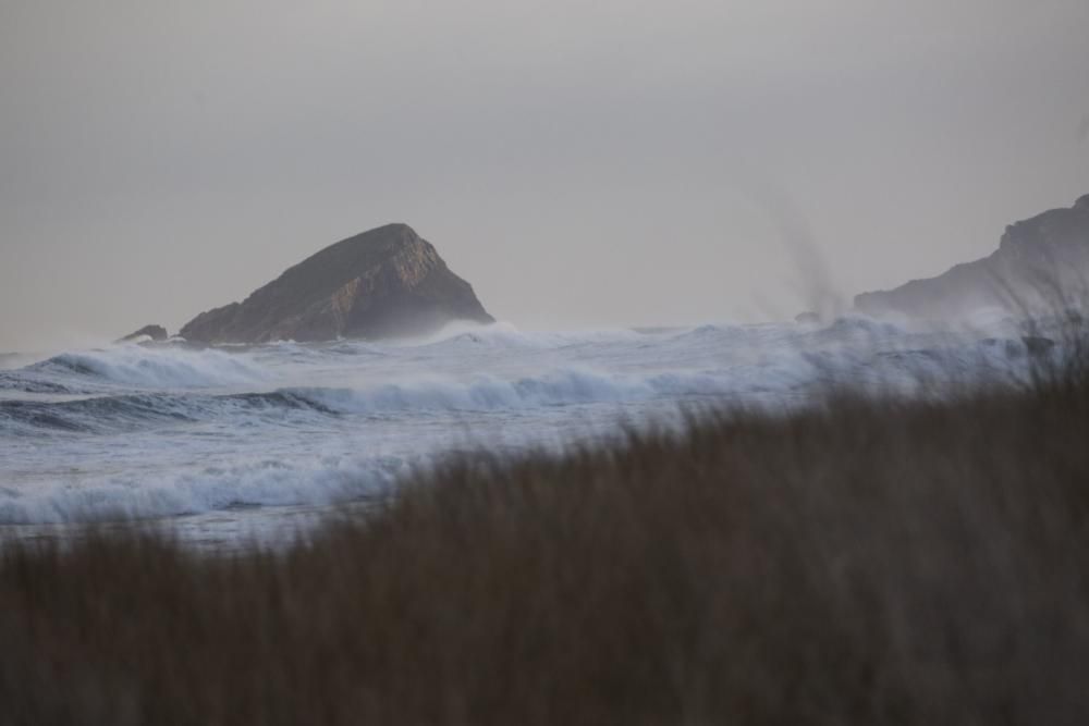 Temporal de viento y oleaje en Asturias