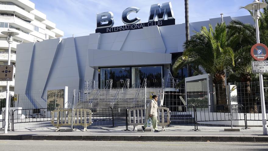 Vallan el perímetro de la discoteca BCM de Magaluf en vísperas de Nochevieja