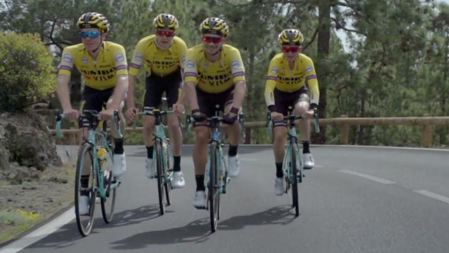 Pelotón en la Vuelta Ciclista Isla de Tenerife 2018.