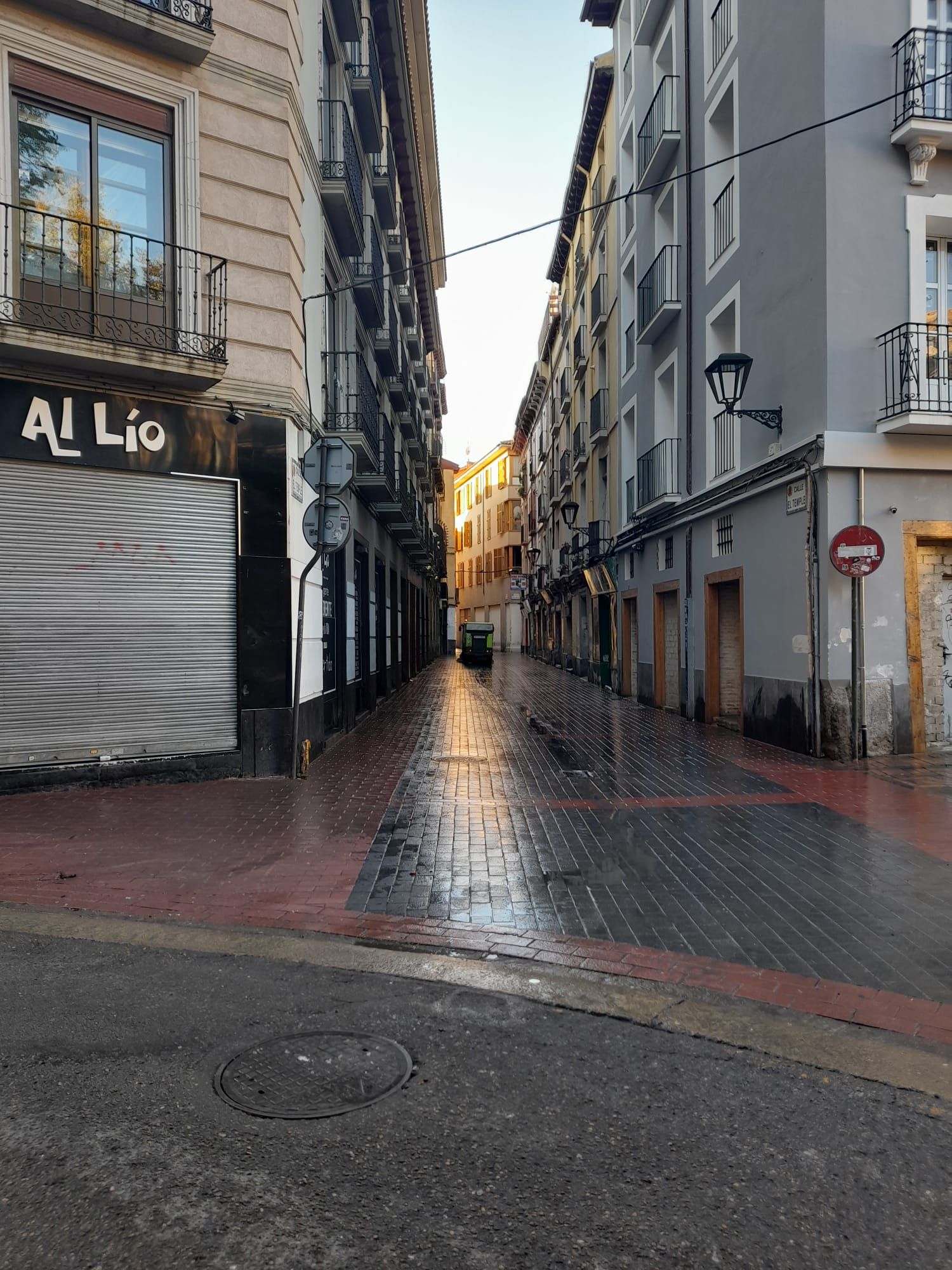 La noche y el día en las calles de Zaragoza