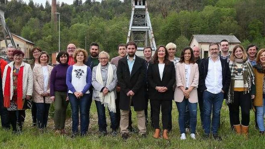 Los miembros de la candidatura de Somos a la Alcaldía de Siero, ayer, en Lieres.