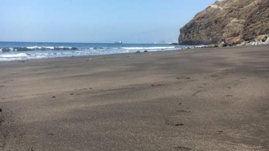 La playa de El Llano, en Igueste de San Andrés, es uno de los enclaves del litoral de Anaga que el ayuntamiento capitalino quiere rehabilitar.