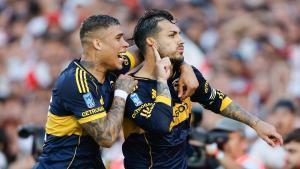 FOTODELDÍA AME5005. BUENOS AIRES (ARGENTINA), 19/04/2026.- Leandro Paredes (d) de Boca Juniors celebra un gol este domingo, en un partido de la Liga Profesional Argentina entre River Plate y Boca Juniors en el estadio Más Monumental en Buenos Aires (Argentina). EFE/ Juan Ignacio Roncoroni