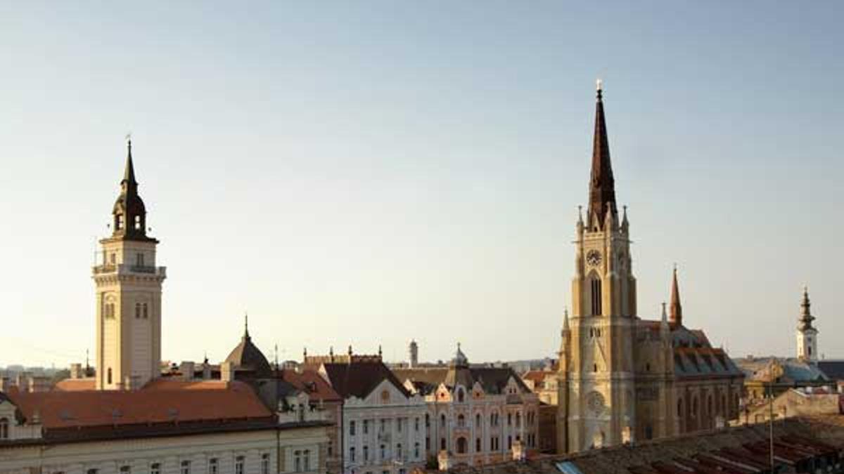 Vista aérea del casco antiguo de Novi Sad, en Serbia.