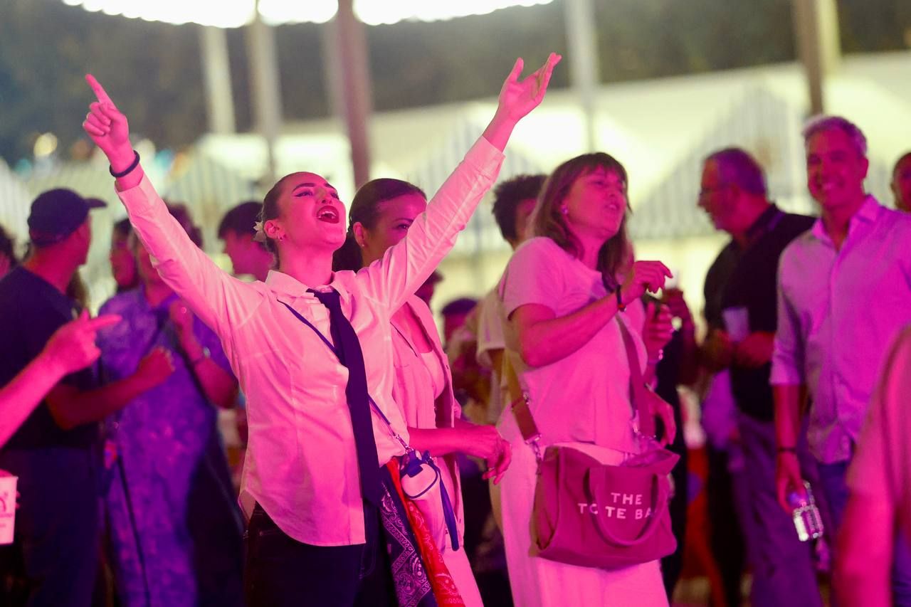 El Arenal se anima desde primera hora en el día del inicio de la Feria de Córdoba