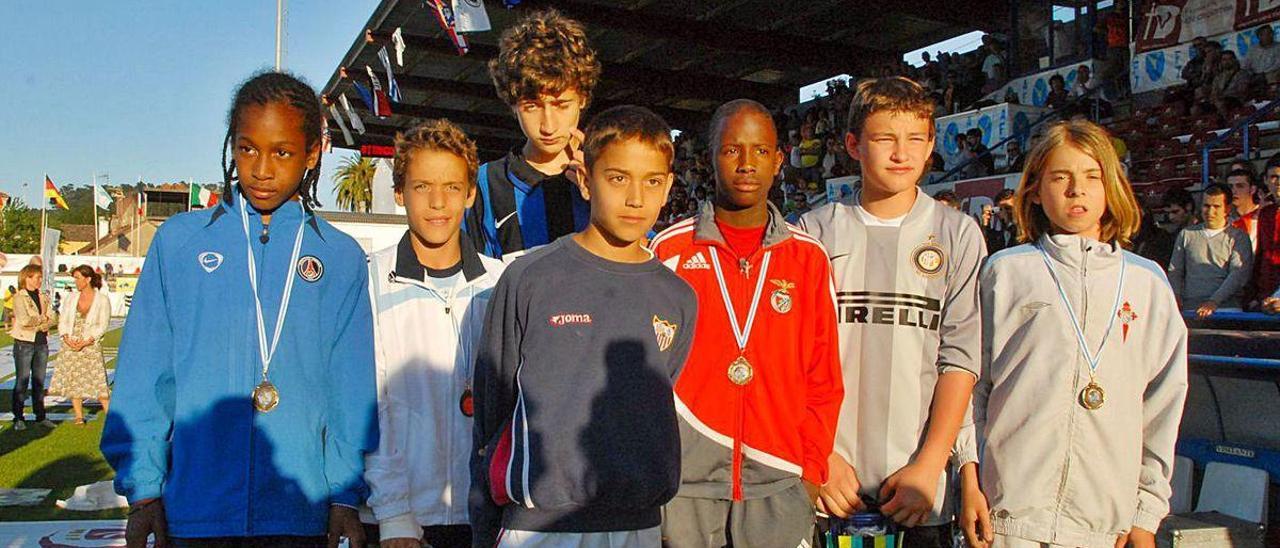 Kingsley Coman (primero por la izquierda) en la Arousa Fútbol de 2008.