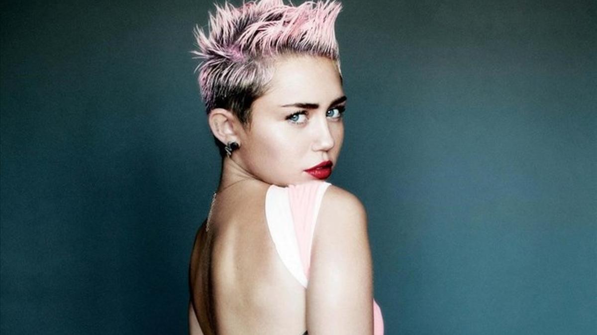 Miley Cyrus se hace un nuevo tatuaje en honor a su novio