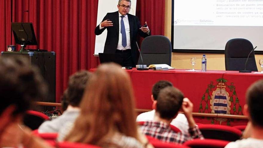 José Manuel Suárez, durante la conferencia que impartió ayer en la Politécnica.