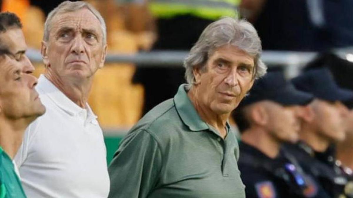 Pellegrini, a la derecha, entrenador del Betis