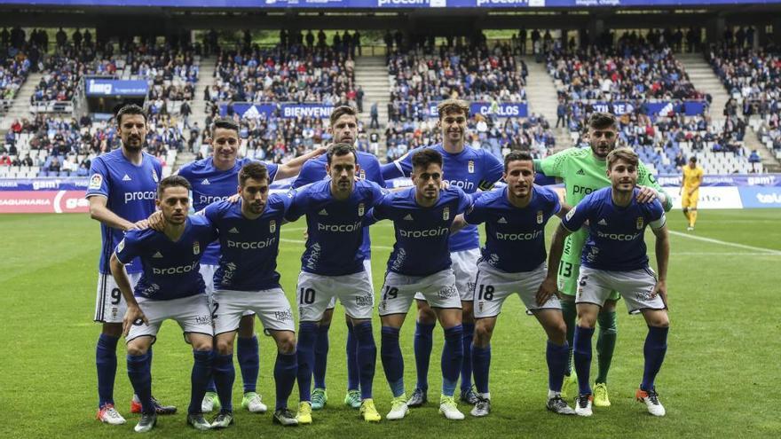 Formación inicial del Real Oviedo en el partido ante el Alcorcón del pasado 5 de mayo, en el Carlos Tartiere.