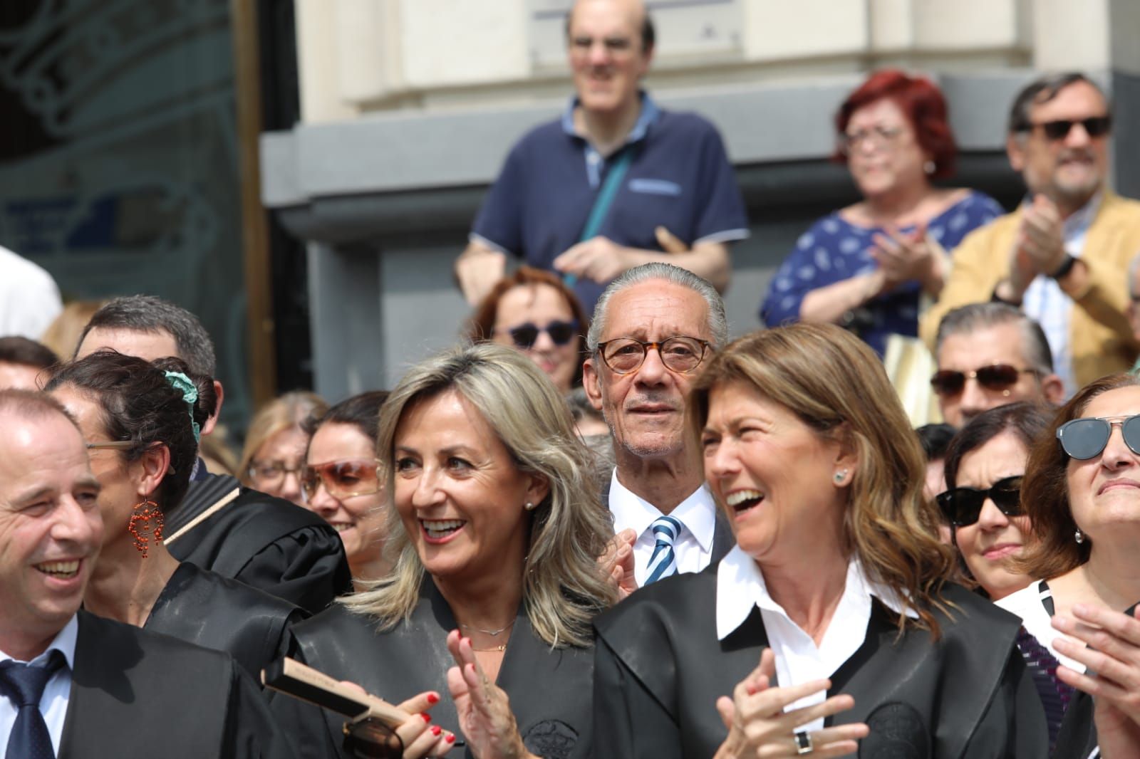 Concentración de abogados y procuradores en la plaza de España para mostrar su malestar por la paralización de la Justicia desde hace meses